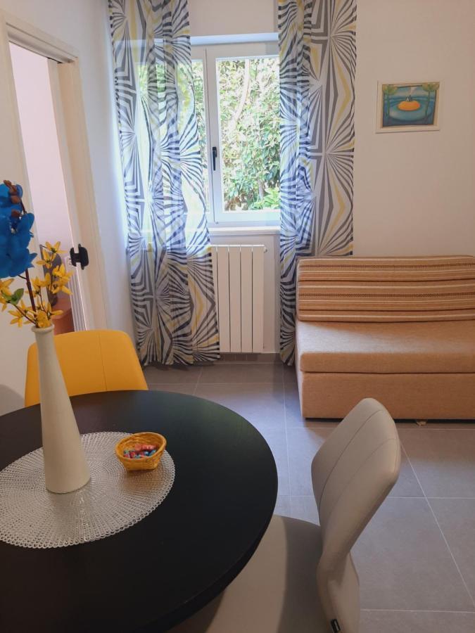 Apartment Sandra Rabac Exterior photo